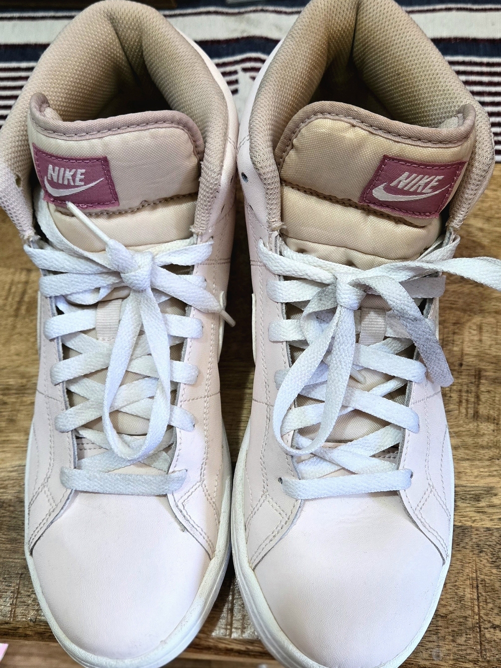 Womens Nike Court Royale 2 Mid sneakers Size 9.